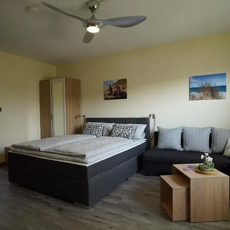 Auszeit - Und Lägenhet *